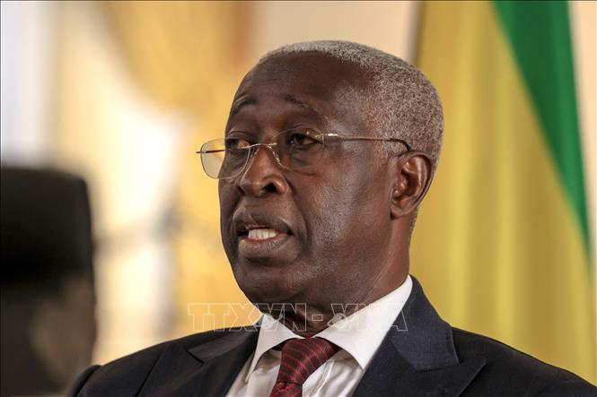 Thủ tướng lâm thời của Gabon Raymond Ndong Sima trả lời phỏng vấn hãng tin AFP tại Libreville, ngày 10/9/2023. Ảnh: AFP/TTXVN