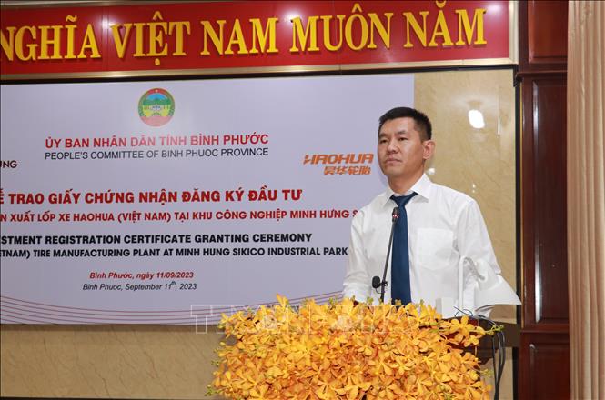 Ông Vương Khắc Cường (WANG KEQIANG), Chủ tịch Công ty TNHH SHANDONG HAOHUA TIRE, phát biểu tại lễ trao Giấy chứng nhận đầu tư. Ảnh: Sỹ Tuyên - TTXVN