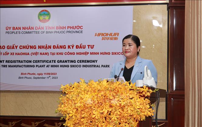 Chủ tịch UBND tỉnh Bình Phước Trần Tuệ Hiền phát biểu tại lễ trao Giấy chứng nhận đầu tư cho Công ty TNHH SHANDONG HAOHUA TIRE. Ảnh: Sỹ Tuyên - TTXVN