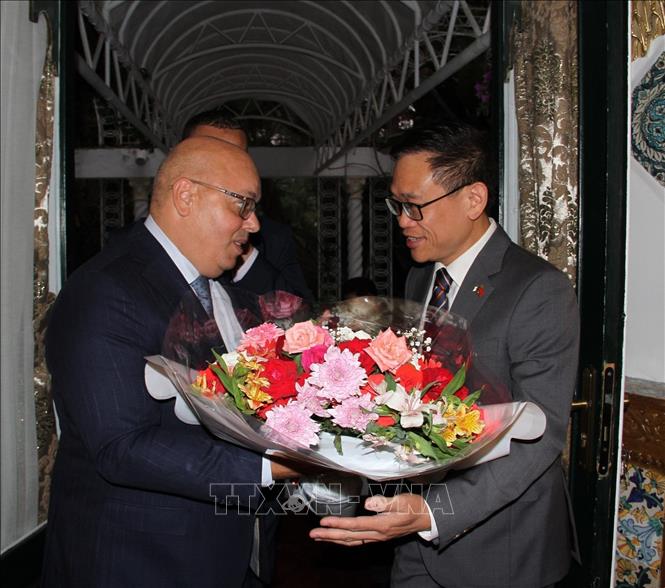 Algerian Minister of Mujahideen (War Veterans) and Rights Holders Laid Rebiga presents flowers to Vietnamese Ambassador to Algeria Tran Quoc Khanh to congratulate the 78th anniversary of National Day of Vietnam. VNA Photo: Trung Khánh