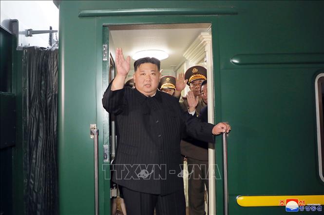 Nhà lãnh đạo Triều Tiên Kim Jong-un lên chuyến tàu tới Nga, khởi hành tại nhà ga ở Bình Nhưỡng, ngày 10/9/2023. Ảnh: KCNA/TTXVN