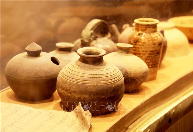 Tin, a type of small clay pot with narrow neck, is traditionally used by people in Phan Thiet fishing villages to store fish sauce. VNA Photo: Hồng Đạt