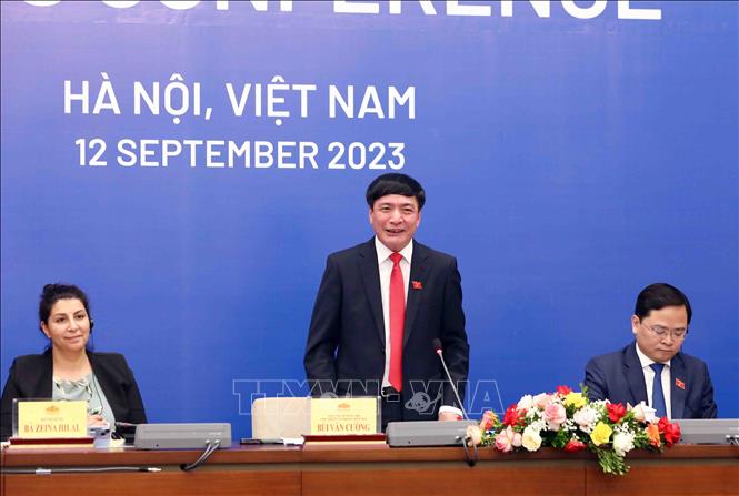 Tổng Thư ký Quốc hội, Chủ nhiệm Văn phòng Quốc hội Bùi Văn Cường, Phó Trưởng Ban Tổ chức hội nghị phát biểu. Ảnh: Phạm Kiên - TTXVN