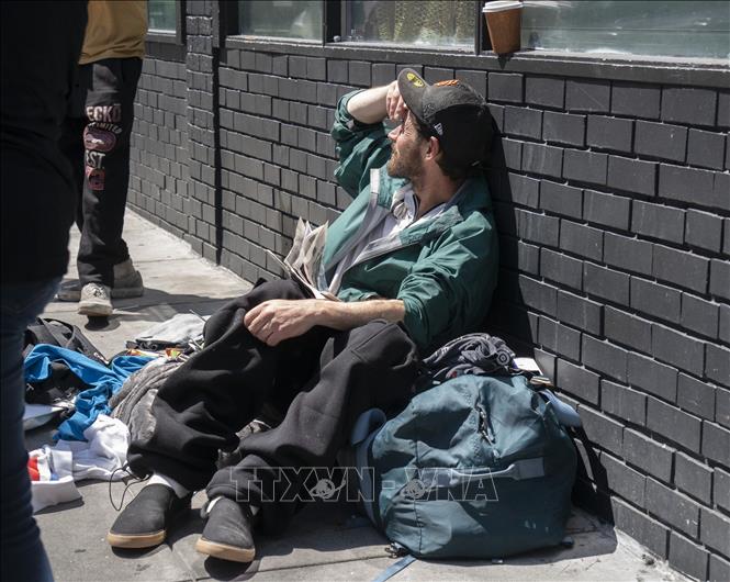 Người vô gia cư trên đường phố tại San Francisco, California, Mỹ, ngày 18/8/2023. Ảnh: THX/TTXVN