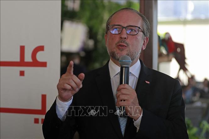 Ngoại trưởng Áo Alexander Schallenberg phát biểu tại buổi lễ mở lại Đại sứ quán Áo ở thủ đô Baghdad, Iraq, ngày 12/9/2023. Ảnh: AFP/TTXVN
