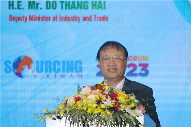 Deputy Minister of Industry and Trade Do Thang Hai speaks at the event. VNA Photo: Thanh Vũ