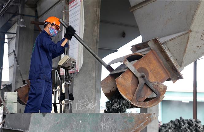 Trong ảnh: Hoạt động sản xuất tại Nhà máy phân lân nung chảy Lào Cai. Ảnh: Quốc Khánh - TTXVN
