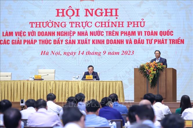 PM Pham Minh Chinh chairs the meeting with State-owned enterprises. VNA Photo: Dương Giang