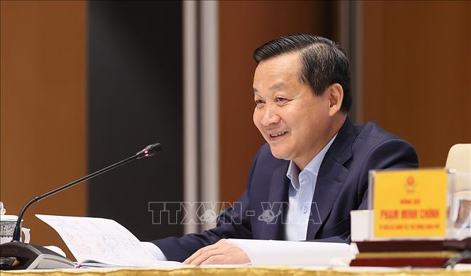Deputy PM Le Minh Khai speaks at the meeting. VNA Photo: Dương Giang