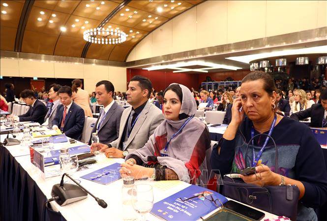 International delegates attend the opening ceremony. VNA Photo