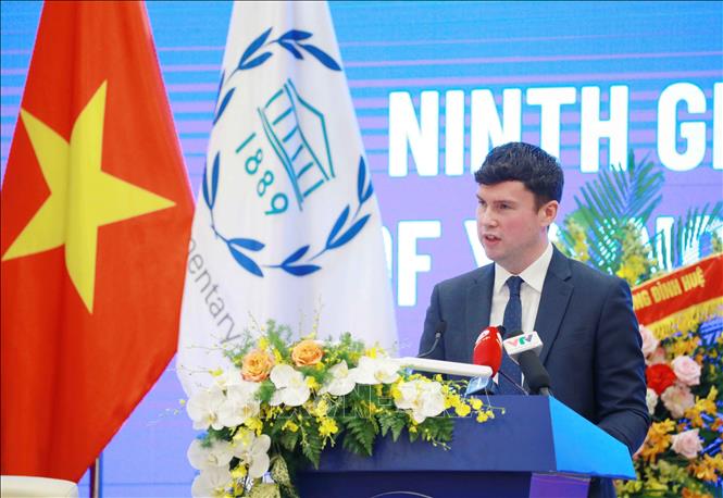 Dan Carden, Member of Parliament of the UK, President of the Board of the Forum of Young Parliamentarians of the Inter-Parliamentary Union, speaks at the opening ceremony. VNA Photo 