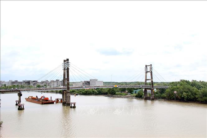 Cầu Vàm Sát 2 sẽ thay thế cầu Vàm Sát 1 hiện hữu, vốn đã xuống cấp và không đáp ứng yêu cầu phát triển của địa phương. Ảnh: Tiến Lực - TTXVN