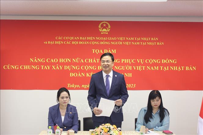 Đại sứ Phạm Quang Hiệu chủ trì Tọa đàm giữa các cơ quan đại diện ngoại giao Việt Nam tại Nhật Bản với đại diện các hội đoàn người Việt. Ảnh: Phạm Tuân/Phóng viên TTXVN tại Tokyo