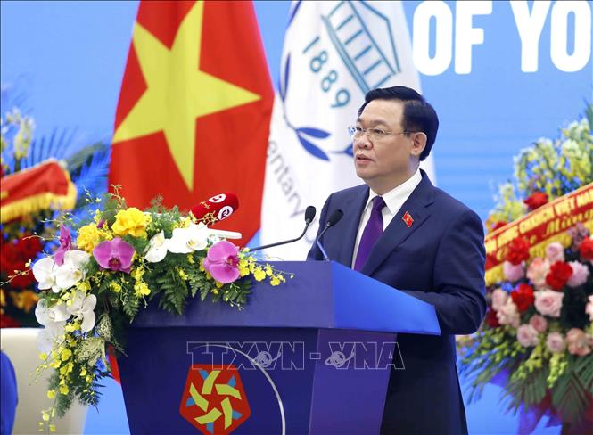NA Chairman Vuong Dinh Hue speaks at the closing ceremony. VNA Photo