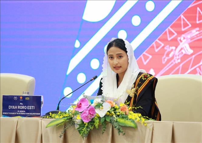 Indonesian MP Dyah Roro Esti, member of the Board of IPU's Forum of Young Parliamentarians, chairs the closing ceremony. VNA Photo