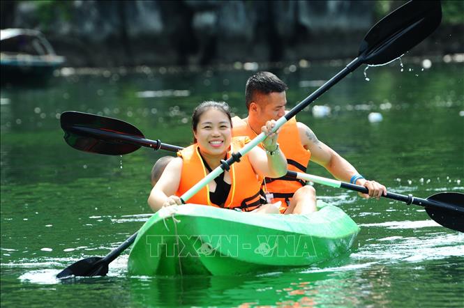 Cát Bà là điểm đến được nhiều du khách trong và ngoài nước lựa chọn. Ảnh: Minh Đức – TTXVN
