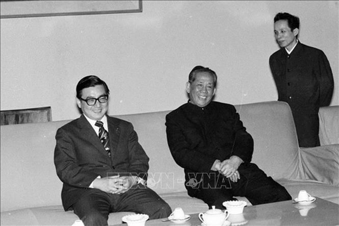 Đồng chí Lê Duẩn, Bí thư thứ nhất Ban Chấp hành Trung ương Đảng tiếp Đoàn đại biểu Đảng Cộng sản Nhật Bản sang thăm Việt Nam (10/3/1974). Ảnh: TTXVN