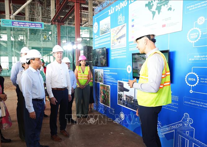 Ông Preben Elnef, Phó Chủ tịch Tập đoàn Lego, Tổng Giám đốc Công ty Lego Manufacturing Việt Nam, cho biết nhà máy đang xây dựng đúng tiến độ theo kế hoạch và dự kiến đưa vào hoạt động vào năm 2024. Ảnh: TTXVN phát
