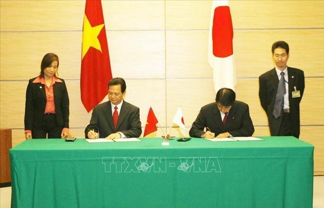 Thủ tướng Nguyễn Tấn Dũng và Thủ tướng Nhật Bản Shinzo Abe ký Tuyên bố chung 