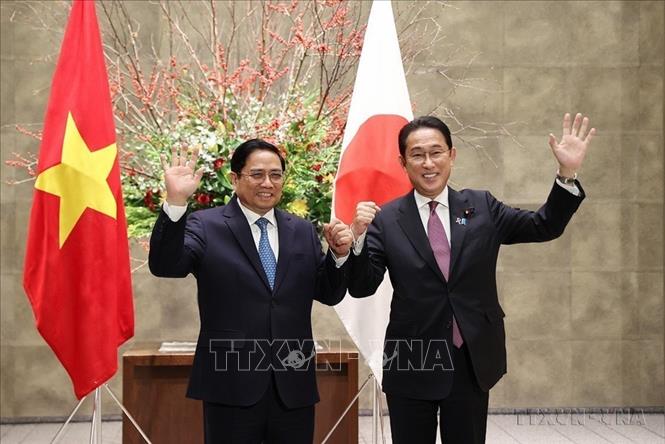 Thủ tướng Nhật Bản Kishida Fumio chủ trì Lễ đón Thủ tướng Phạm Minh Chính thăm chính thức Nhật Bản (Tokyo, 24/11/2021) . Ảnh: Dương Giang-TTXVN