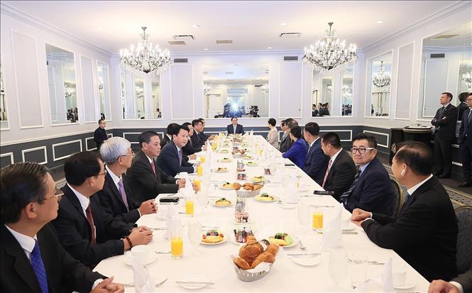 Prime Minister Pham Minh Chinh has a working breafast with overseas Vietnamese entrepreneurs in San Francisco, the US on September 18. VNA Photo: Dương Giang