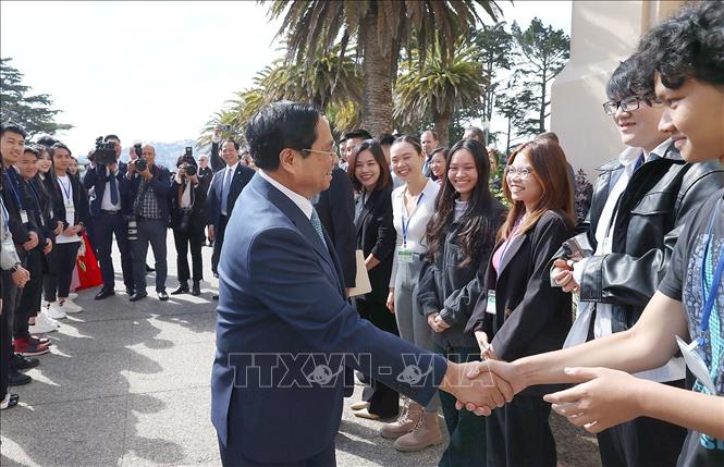 Thủ tướng Phạm Minh Chính với sinh viên Trường Đại học Tổng hợp San Francisco. Ảnh: Dương Giang-TTXVN
