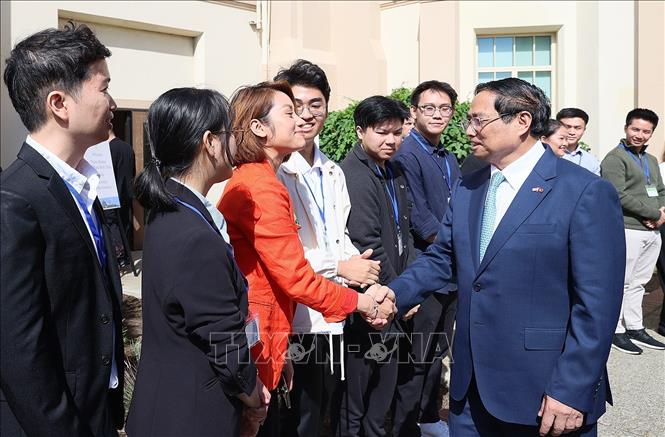 Thủ tướng Phạm Minh Chính với sinh viên Trường Đại học Tổng hợp San Francisco. Ảnh: Dương Giang-TTXVN
