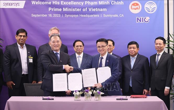 Thủ tướng Phạm Minh Chính chứng kiến ký kết hợp tác giữa Bộ KH&ĐT với Công ty Synopsys. Ảnh: Dương Giang-TTXVN
