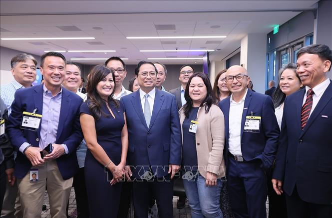 Thủ tướng Phạm Minh Chính với nhân viên người Việt Nam đang làm việc cho Công ty Synopsys. Ảnh: Dương Giang-TTXVN
