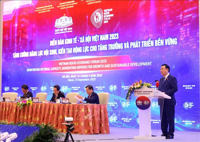 National Assembly Chairman Vuong Dinh Hue speaks at the Vietnam Socio-economic Forum 2023. VNA Photo