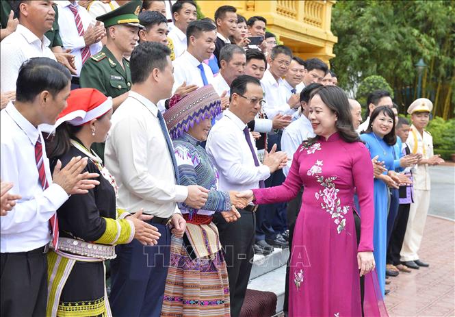  Phó Chủ tịch nước Võ Thị Ánh Xuân gặp mặt các đại biểu điển hình tỉnh Lào Cai trong phong trào thi đua làm theo lời Bác. Ảnh: Minh Đức – TTXVN