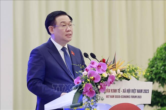 Chủ tịch Quốc hội Vương Đình Huệ phát biểu bế mạc diễn đàn. Ảnh: Doãn Tấn - TTXVN