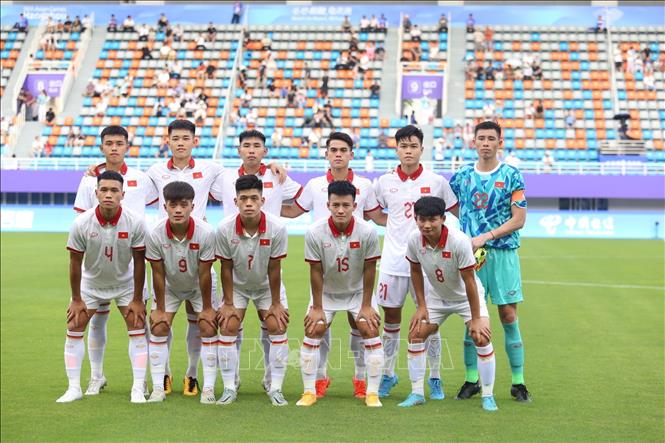Vietnam team before the match. VNA Photo: Hoàng Linh