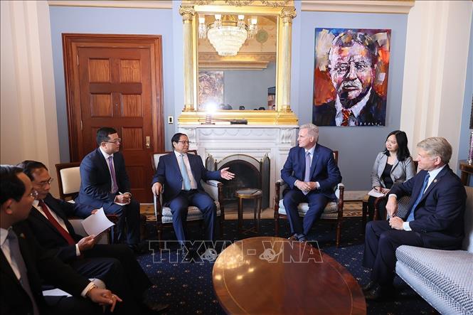 Thủ tướng Phạm Minh Chính gặp Chủ tịch Hạ viện Hoa Kỳ Kevin McCarthy. Ảnh: Dương Giang-TTXVN
