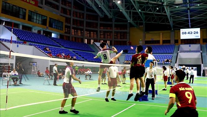 Trận thi đấu nội dung đồng đội nam giữa 2 đội tuyển Thành phố Hồ Chí Minh - Bắc Giang. Ảnh: Đồng Thúy- TTXVN