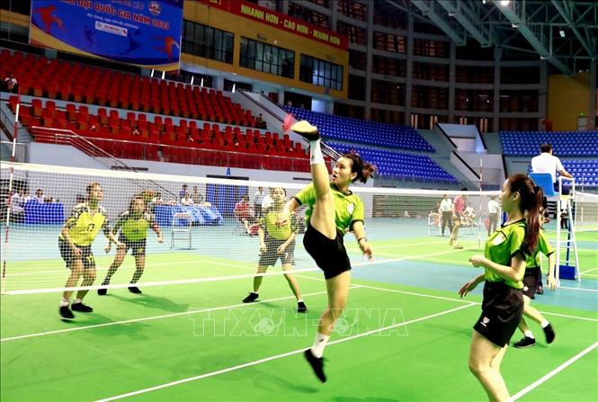 Trận thi đấu nội dung đồng đội nữ giữa 2 đội tuyển Đà Nẵng- Thừa Thiên Huế. Ảnh: Đồng Thúy- TTXVN 