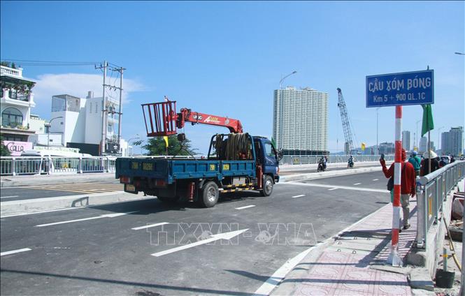Cầu Xóm Bóng chính thức được đưa vào sử dụng. Ảnh: Đặng Tuấn - TTXVN   
