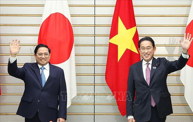 Trong chuyến thăm chính thức Nhật Bản tháng 11/2021, Thủ tướng Phạm Minh Chính và Thủ tướng Kishida Fumio đã đưa ra Tuyên bố chung tái khẳng định: Nhất trí đưa quan hệ Đối tác Chiến lược sâu rộng Việt Nam - Nhật Bản phát triển lên tầm cao mới, ngày càng sâu sắc, thực chất và hiệu quả trên mọi lĩnh vực. Ảnh: Dương Giang - TTXVN
