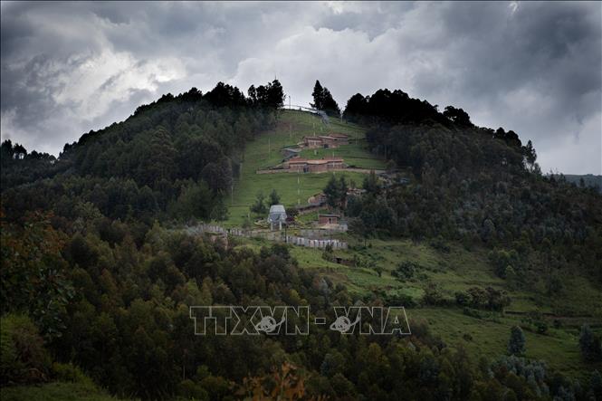 (Tư liệu) Đài tưởng niệm nạn diệt chủng ở Bisesero, Rwanda, ngày 2/12/2020. Ảnh: AFP/TTXVN