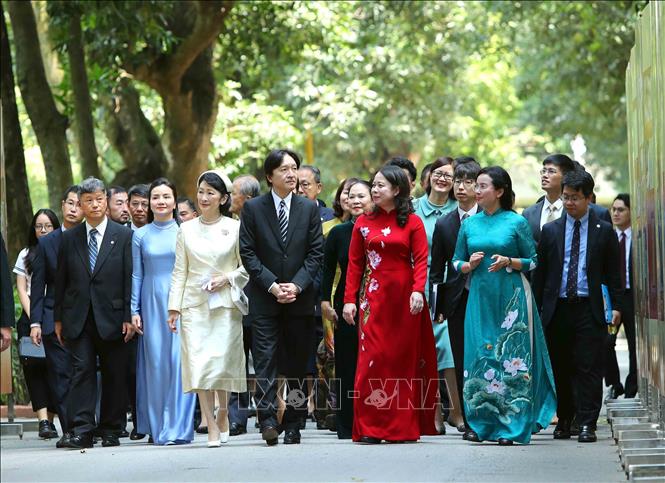 Phó Chủ tịch nước Võ Thị Ánh Xuân, Hoàng Thái tử Nhật Bản Akishino và Công nương Kiko thăm Khu di tích Chủ tịch Hồ Chí Minh tại Phủ Chủ tịch. Ảnh: An Đăng – TTXVN