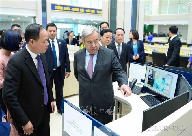 Tổng Thư ký LHQ António Guterres thăm và làm việc tại trụ sở Tổng cục Khí tượng Thủy văn trong chuyến thăm chính thức Việt Nam (22/10/2022). Ảnh: Minh Đức - TTXVN