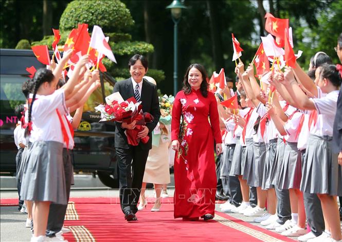 Vice State President Vo Thi Anh Xuan hosts the welcome ceremony for Japan's Crown Prince Akishino and Crown Princess Kiko. VNA Photo: An Đăng 
