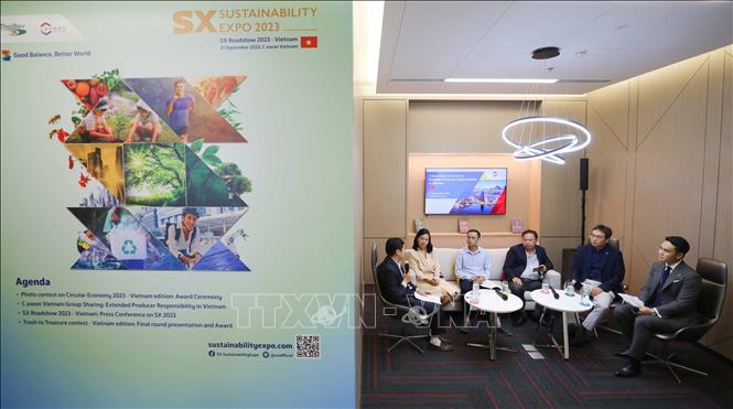 Trong khuôn khổ SX Roadshow 2023 – Vietnam, diễn ra buổi tọa đàm với những góc nhìn đa chiều về trách nhiệm mở rộng của Nhà sản xuất (EPR) tại Việt Nam, thể hiện sứ mệnh của C ASEAN trong kết nối ASEAN ở lĩnh vực Phát triển Bền vững. Ảnh: Thanh Tùng - TTXVN