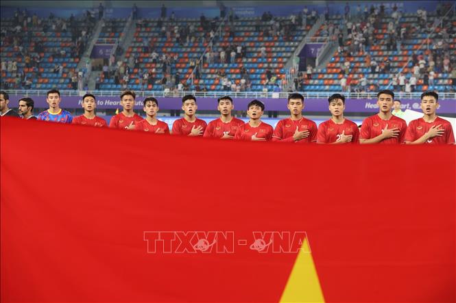 Hiệp 1 trận đấu Olympic Việt Nam - Olympic Iran. Ảnh: Hoàng Linh-TTXVN