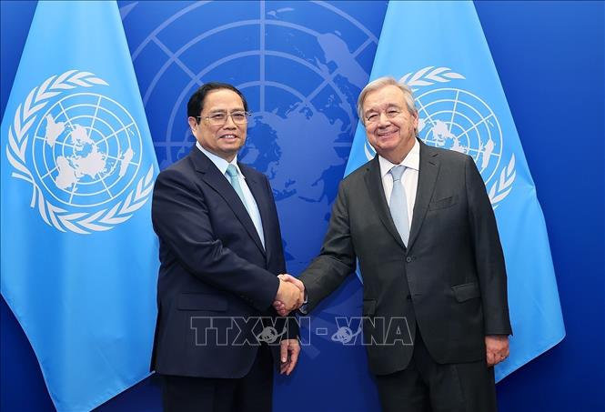 Prime Minister Pham Minh Chinh meets UN General Secretary Antonio Guterres. VNA Photo: Dương Giang