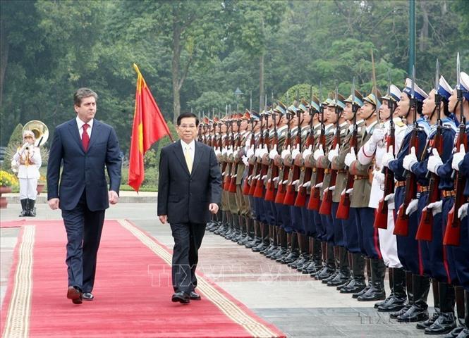 Chủ tịch nước Nguyễn Minh Triết chủ trì lễ đón Tổng thống Bulgaria Georgi Parvanov thăm chính thức Việt Nam (Hà Nội, 31/1/2009). Ảnh: Nguyễn Khang - TTXVN