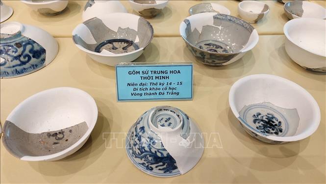Pottery items from China's Ming dynasty found at the excavation site. VNA Photo: Huỳnh Sơn