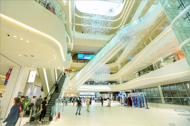 Quang cảnh Lotte Mall Tây Hồ. Ảnh: Tuấn Đức - TTXVN