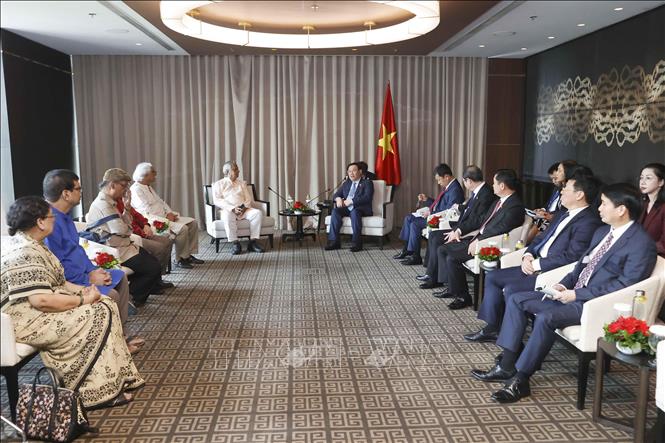 Chủ tịch Quốc hội Vương Đình Huệ tiếp Tổng Bí thư Đảng Cộng sản Bangladesh Shah Alam. Ảnh: Doãn Tấn - TTXVN