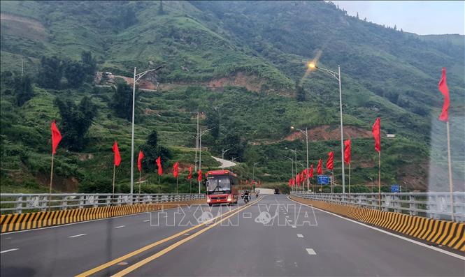 Toàn tuyến đường và cầu Móng Sến sẽ cho phương tiện lưu thông không giới hạn về tải trọng và thời gian. Ảnh: Quốc Khánh - TTXVN